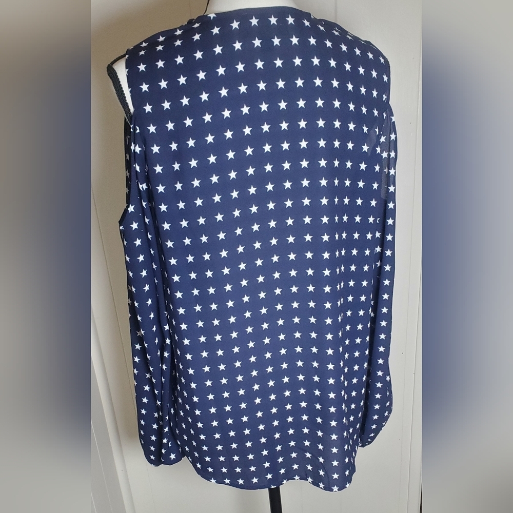 Lumiere‎ Blue/White Patriotic Stars Cold Shoulder Long Sleeve Blouse Size Large - Picture 3 of 12